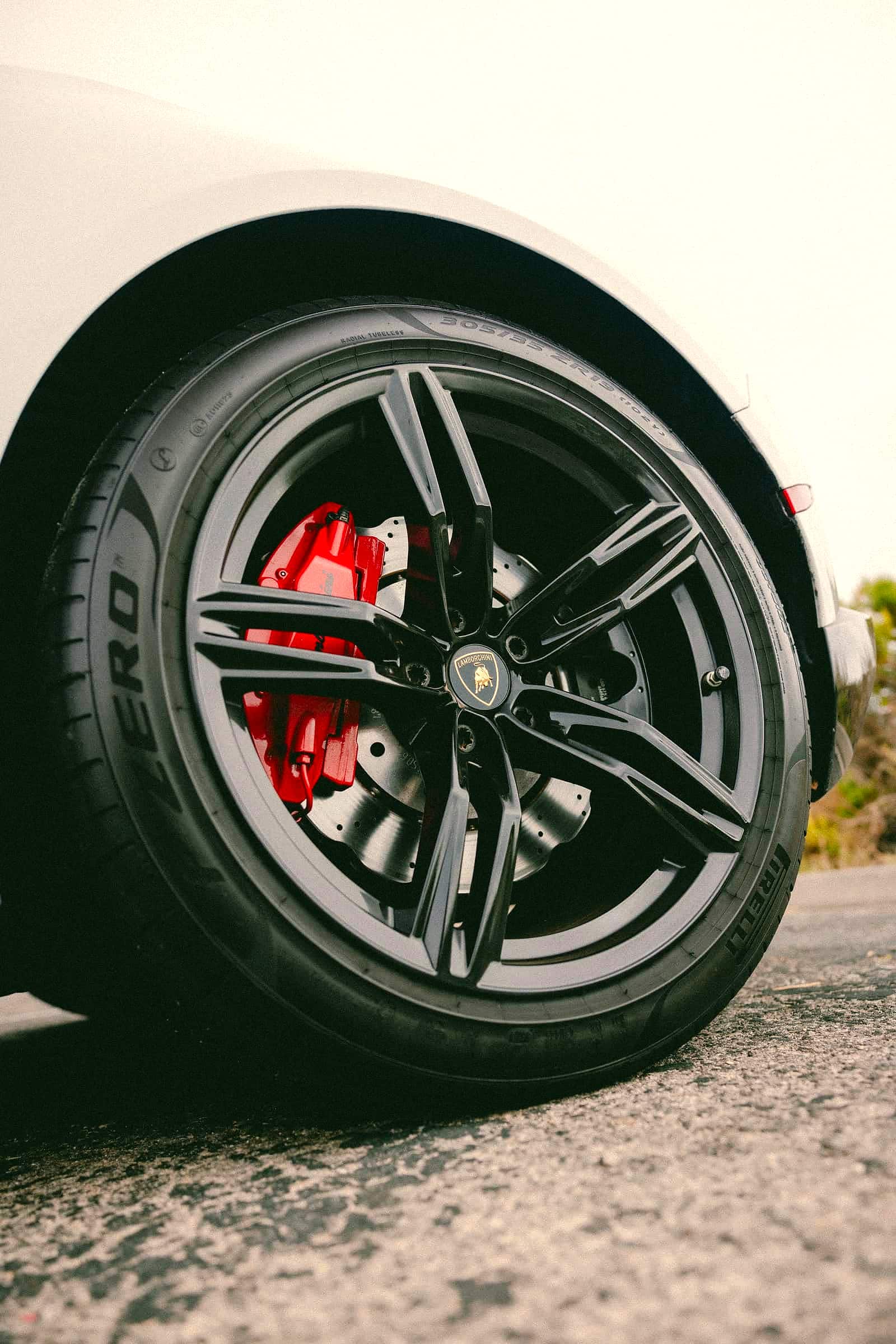 Lamborghini Huracán wheel and red brake caliper under night lighting