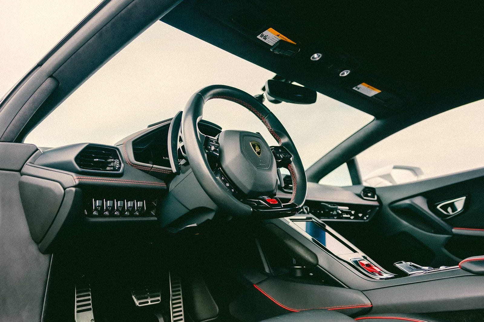 Lamborghini Huracán cockpit and steering wheel